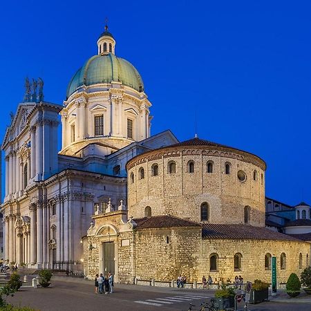 Blue Lodge Brescia Exterior foto